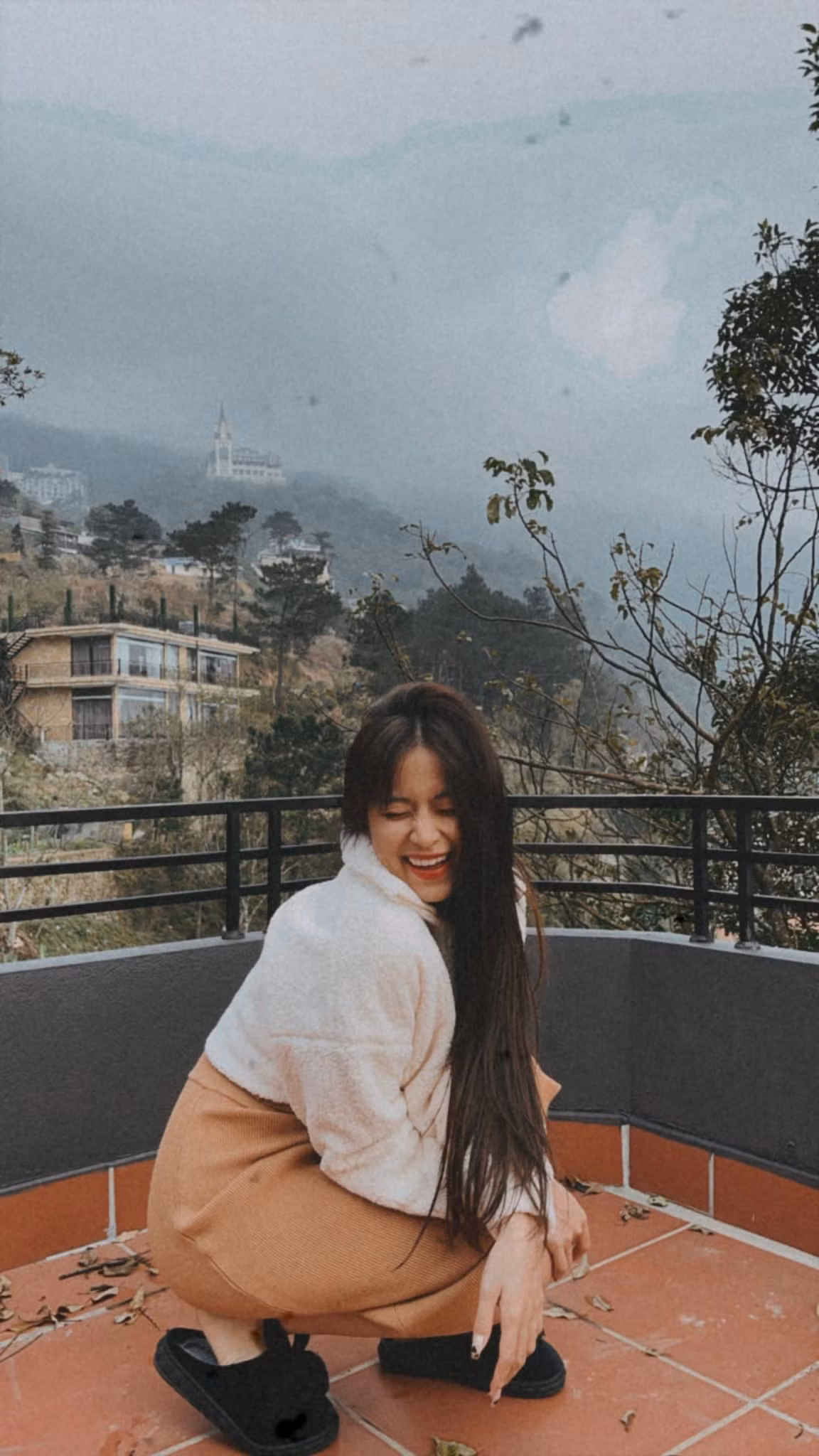 Khỏi phải nói, trước vô số lời bình luận nhạy cảm, không mấy tích cực hướng về Hoàng Thùy Linh đa số dư luận đều bày tỏ sự phẫn nộ và chỉ trích.