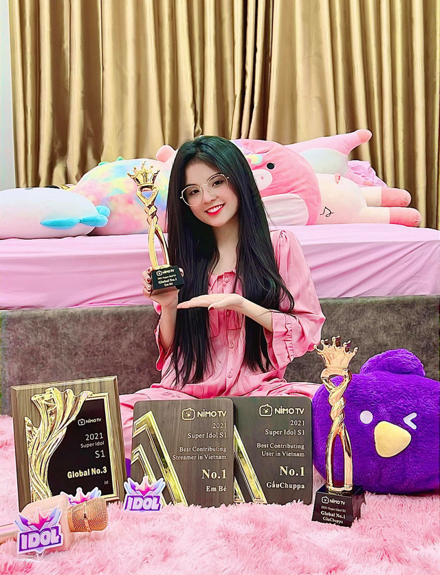 Em Bé vốn có sở thích chơi game nên khi có cơ hội đến với nghề streamer, gái xinh đã nhanh chóng nắm bắt, không ngần ngại thử sức.