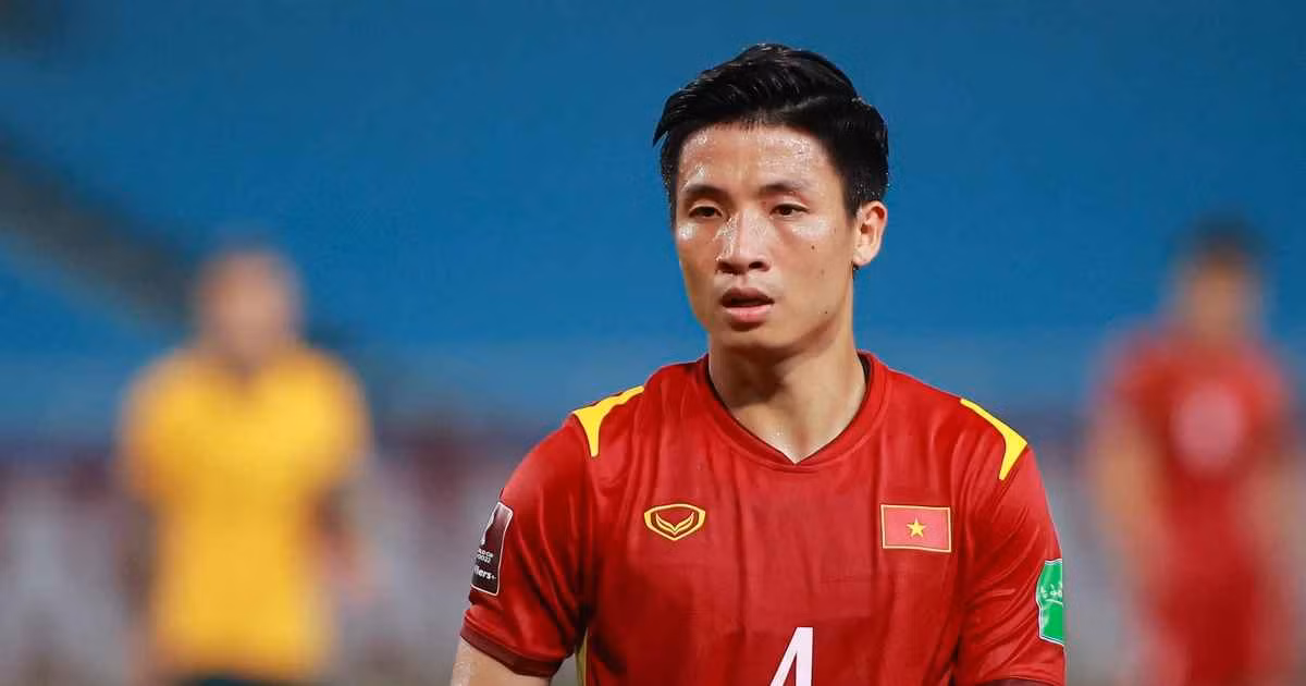 Hậu vệ: Bùi Tiến Dũng không được trọng dụng ở đội tuyển Việt Nam dưới thời HLV Troussier. Anh chỉ được gọi lên theo diện bổ sung ở 2 lần tập trung gần nhất để thay cho đồng đội chấn thương. Tuy nhiên, lần này cầu thủ của Thể Công Viettel cũng không thể lên tuyển do gặp vấn đề về sức khỏe