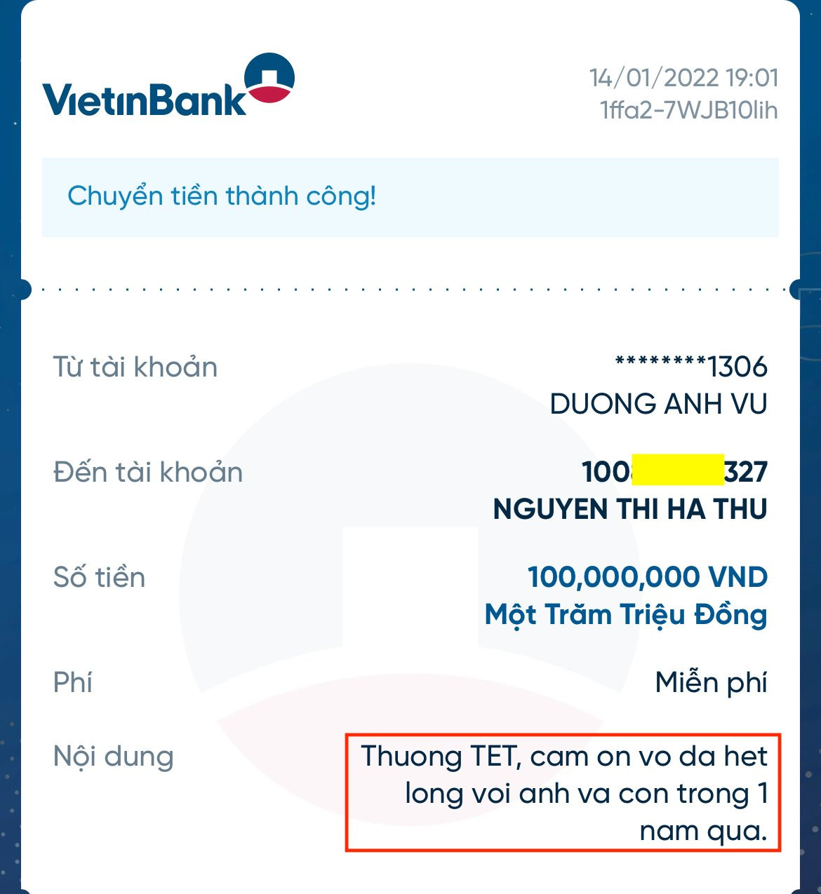 Thay vì đưa tiền mặt, anh chồng này thưởng Tết cho vợ bằng cách chuyển khoản.