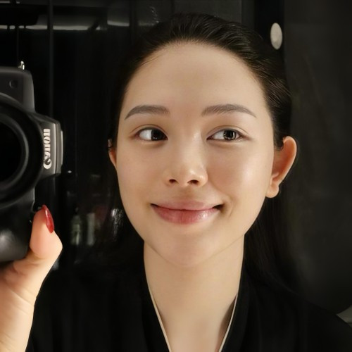 Linh Rin là hot girl - người mẫu nổi tiếng trong giới trẻ. Sau 4 năm hẹn hò, người đẹp kết hôn cùng doanh nhân Phillip Nguyễn - con trai tỷ phú hàng hiệu Johnathan Hạnh Nguyễn vào tháng 3/2023.