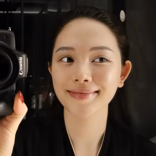 Linh Rin là hot girl - người mẫu nổi tiếng trong giới trẻ. Sau 4 năm hẹn hò, người đẹp kết hôn cùng doanh nhân Phillip Nguyễn - con trai tỷ phú hàng hiệu Johnathan Hạnh Nguyễn vào tháng 3/2023.