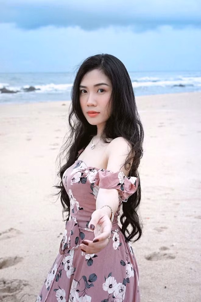 Gương mặt thanh tú, góc nghiêng thần thánh, sống mũi cao thẳng mà mẹ nàng hot girl sở hữu hẳn là niềm ao ước của bao người.
