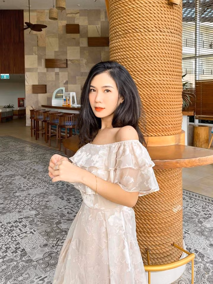 Không chỉ có nhan sắc, Chù còn sở hữu vóc dáng cực nóng bỏng.