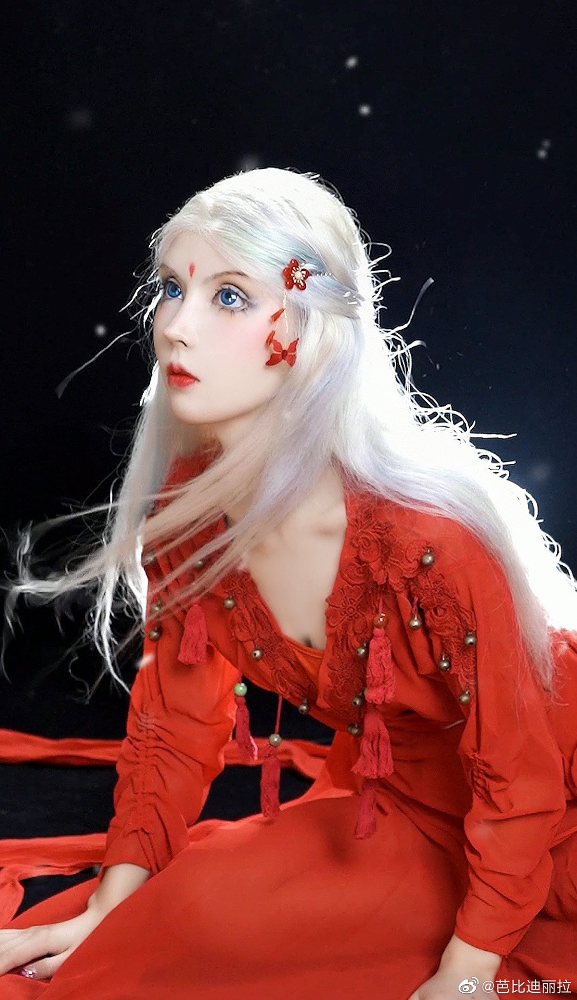 Thậm chí, một số người còn chỉ ra Delilah gặp biến chứng hậu phẫu thuật trong các đoạn video cô tham gia ăn uống cùng bạn bè.