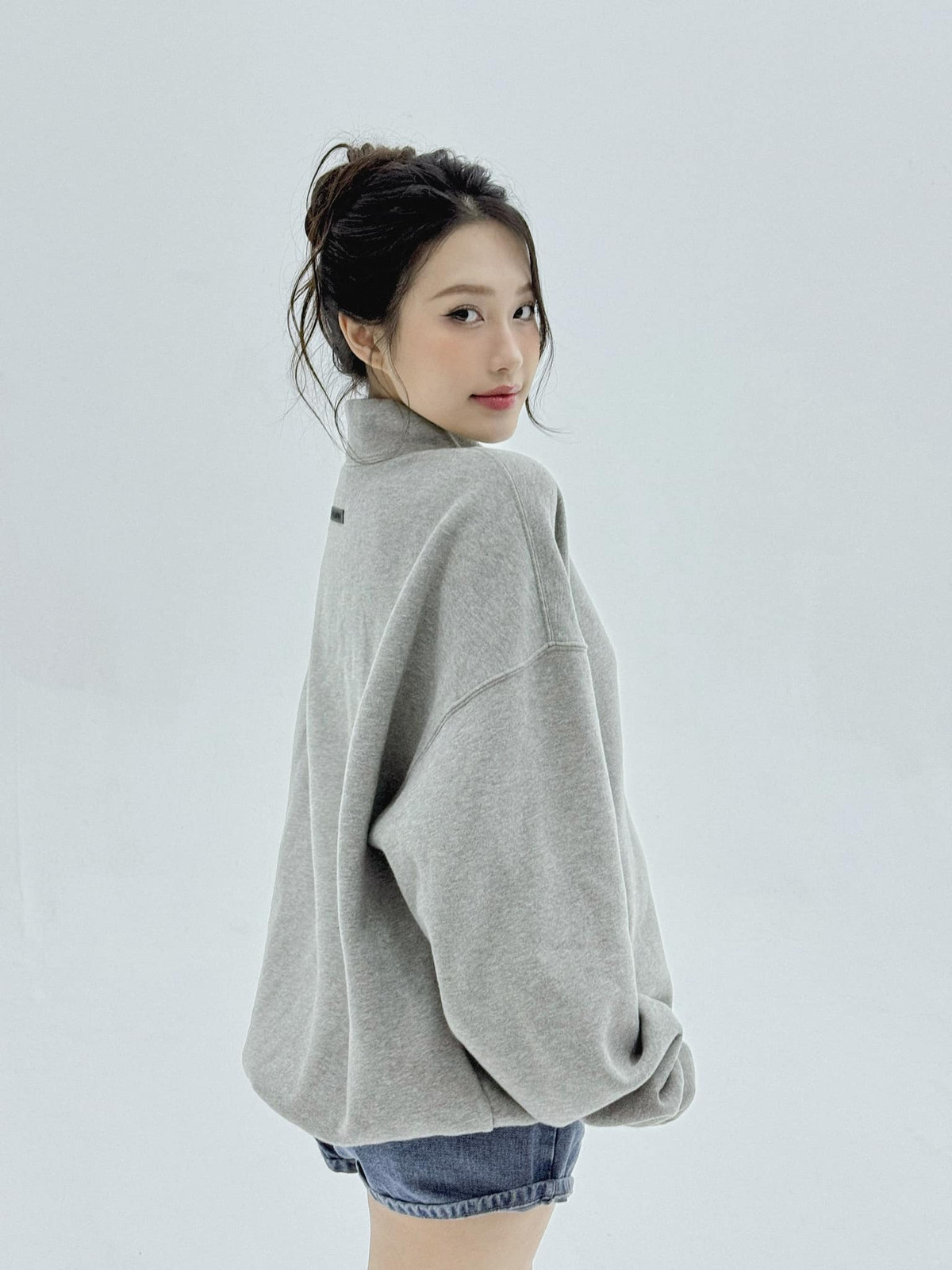 Đôi chân dài nuột nà, không "gập ghềnh" của Doãn Hải My lộ ra mới đây khiến dân tình ai cũng mê mẩn.