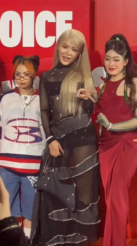 Được biết, loạt khoảnh khắc này được ghi lại khi Xuân Ca được mời tham dự WeChoice Awards 2023 với chủ đề "Dám đam mê Dám rực rỡ" diễn ra vào tối 27/1.