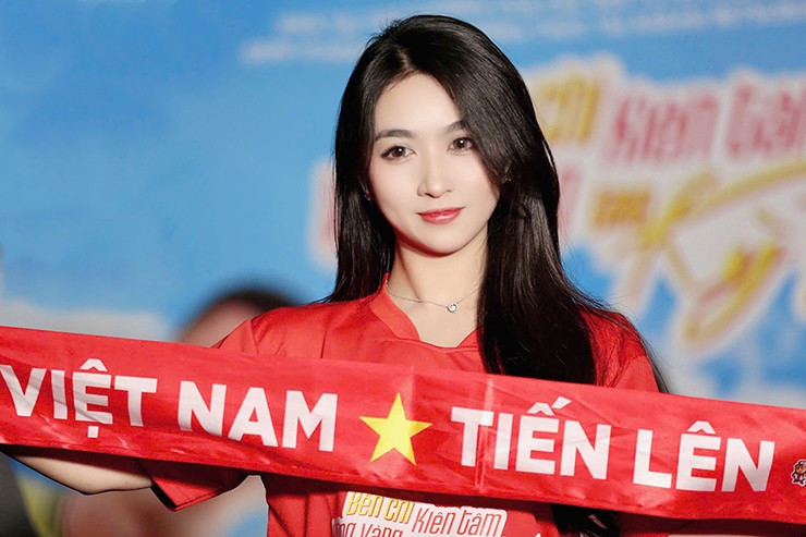 Minh Châu cho biết: “Cá nhân tôi nhận thấy Thái Lan nhỉnh hơn đôi chút về khả năng kiểm soát trận đấu, nhưng tuyển Việt Nam lại vượt trội trong việc khai thác sai lầm của đối phương, cũng như phản công nhanh. Bên cạnh đó, tuyển VN đang có sự ổn định cao và có thành tích tốt trước các đối thủ mạnh”.