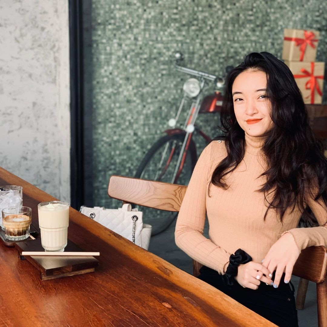 Với loạt khoảnh khắc này thì cũng dễ hiểu khi trang cá nhân của Thạch Thảo được phủ kín bằng những bức hình bikini "đỉnh của chóp"