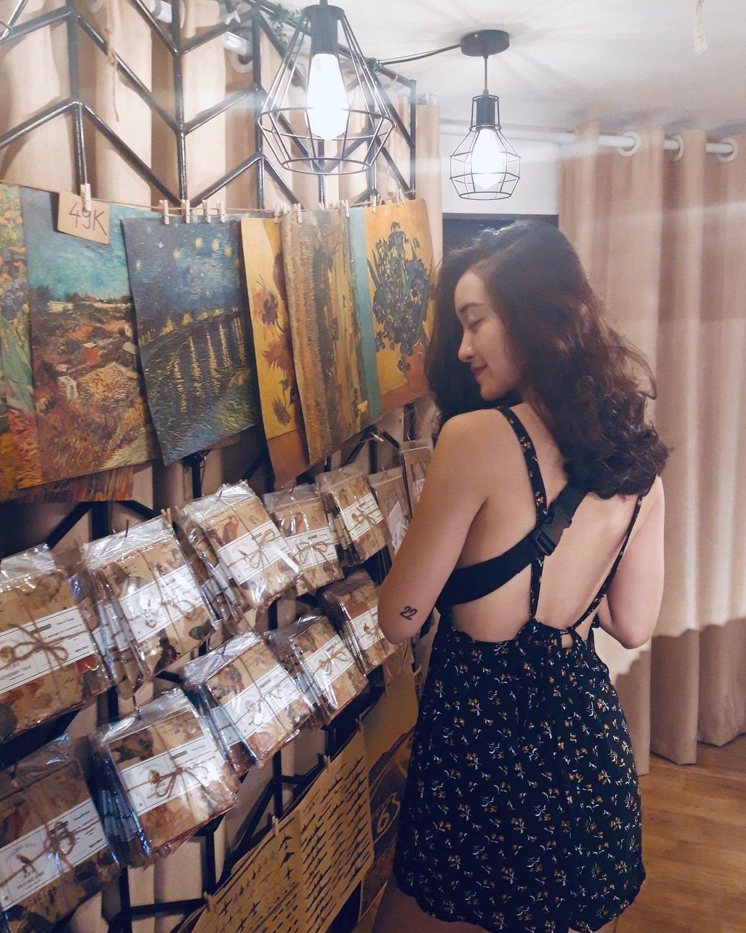 Đường cong rất gì này nọ của Thạch Thảo.