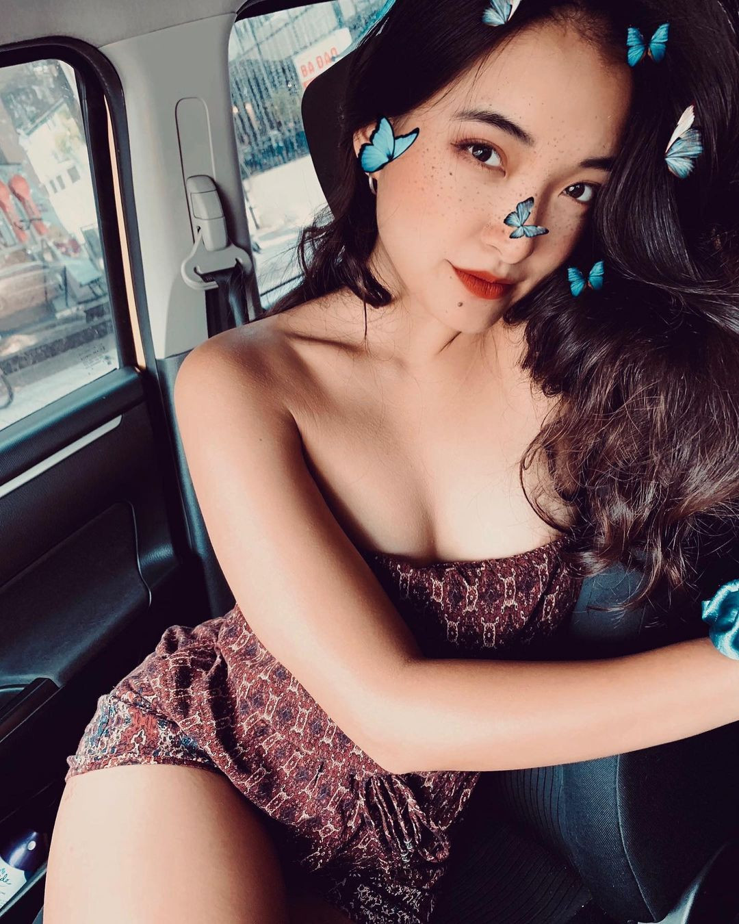 Cho những ai tò mò thêm về gái xinh này thì Thạch Thảo còn được biết đến với nickname "tiểu thư" phố cổ.