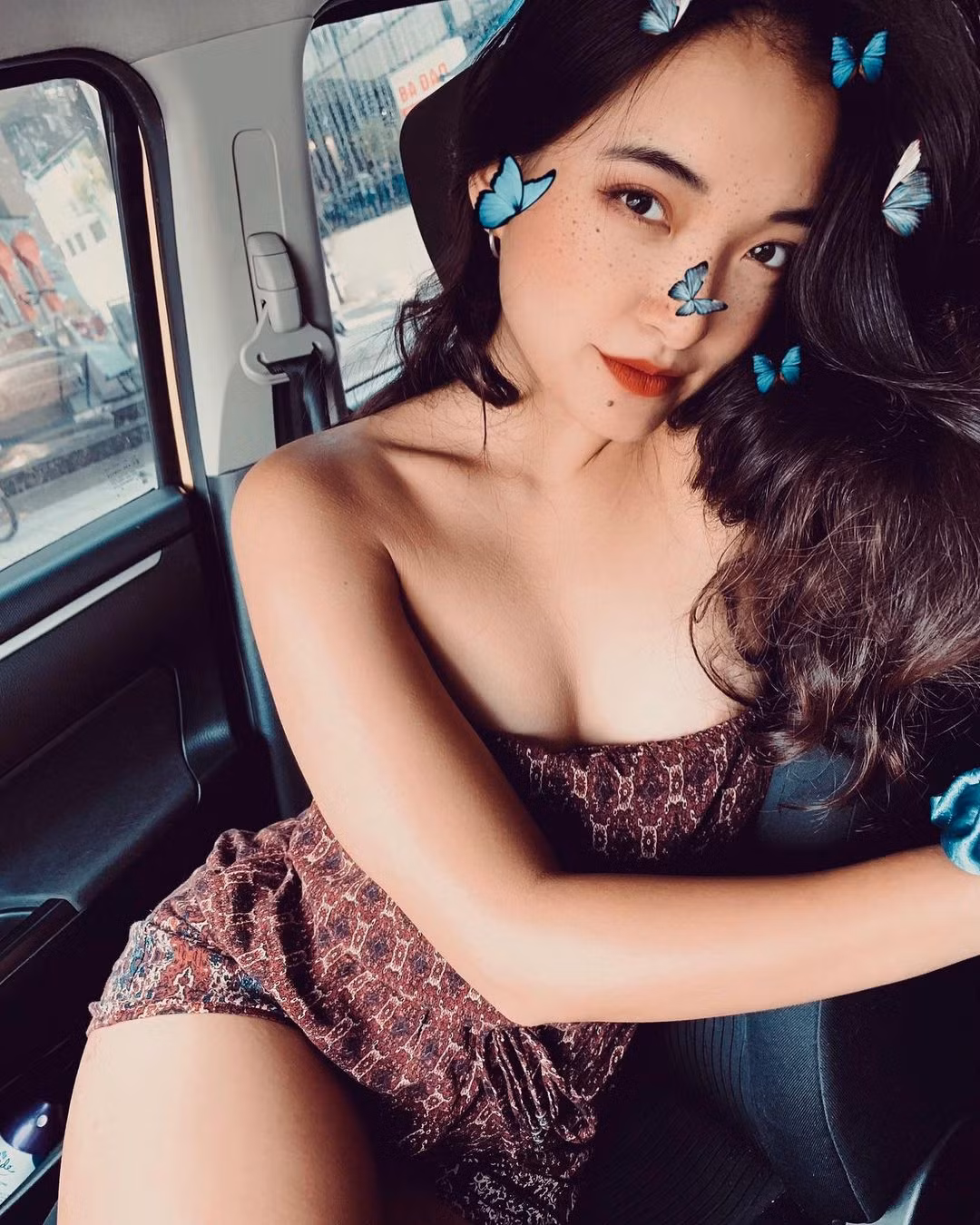 Cho những ai tò mò thêm về gái xinh này thì Thạch Thảo còn được biết đến với nickname "tiểu thư" phố cổ.