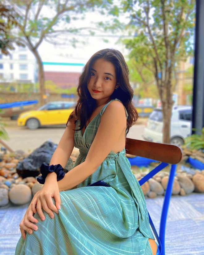 Ngoài gương mặt xinh đẹp, nữ rich kid Thạch Thảo sở hữu body cân đối, vòng 3 đầy đặn, vòng 2 phẳng lì và làn da rám nắng.