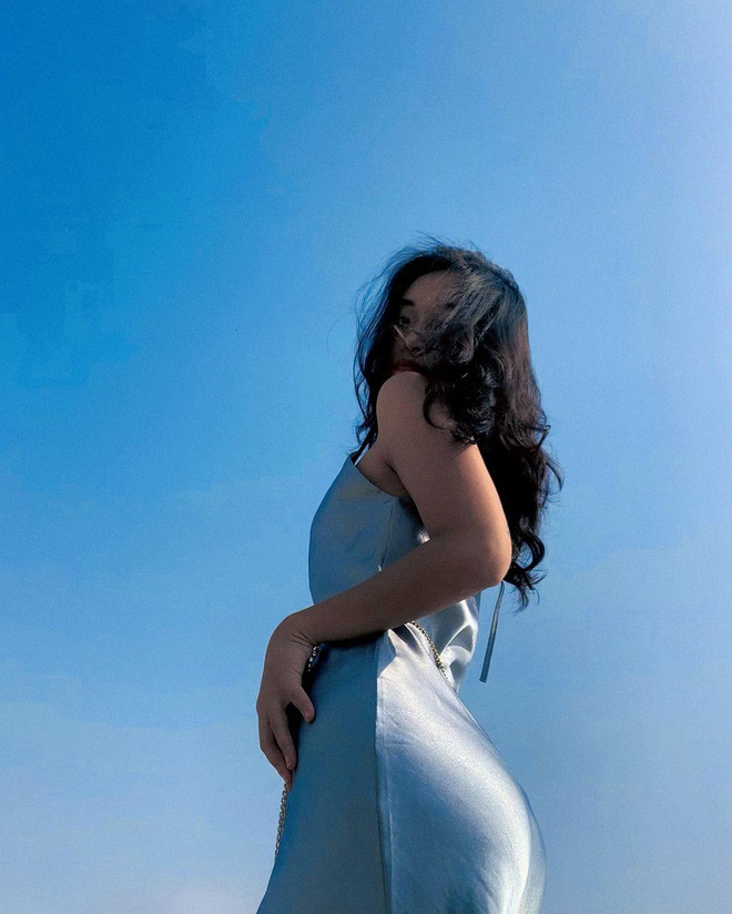 Để có được những điểm cộng to oạch này, đương nhiên Thạch Thảo đã dành nhiều thời gian ở phòng tập và tích cực tham gia những bộ môn thể thao vận động ở biển như bơi, lướt ván,...