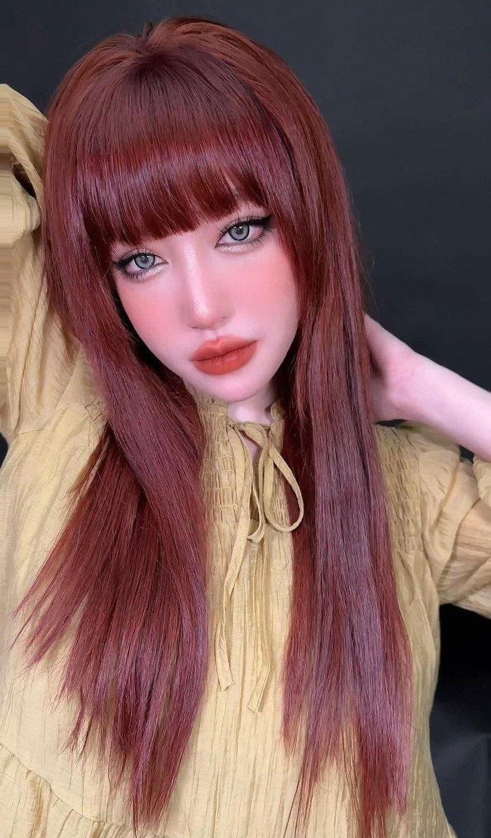 Elly Trần tái xuất với layout trang điểm mắt cáo sắc sảo - trend trang điểm được nhiều "tỷ tỷ Trung Quốc" ưa chuộng.