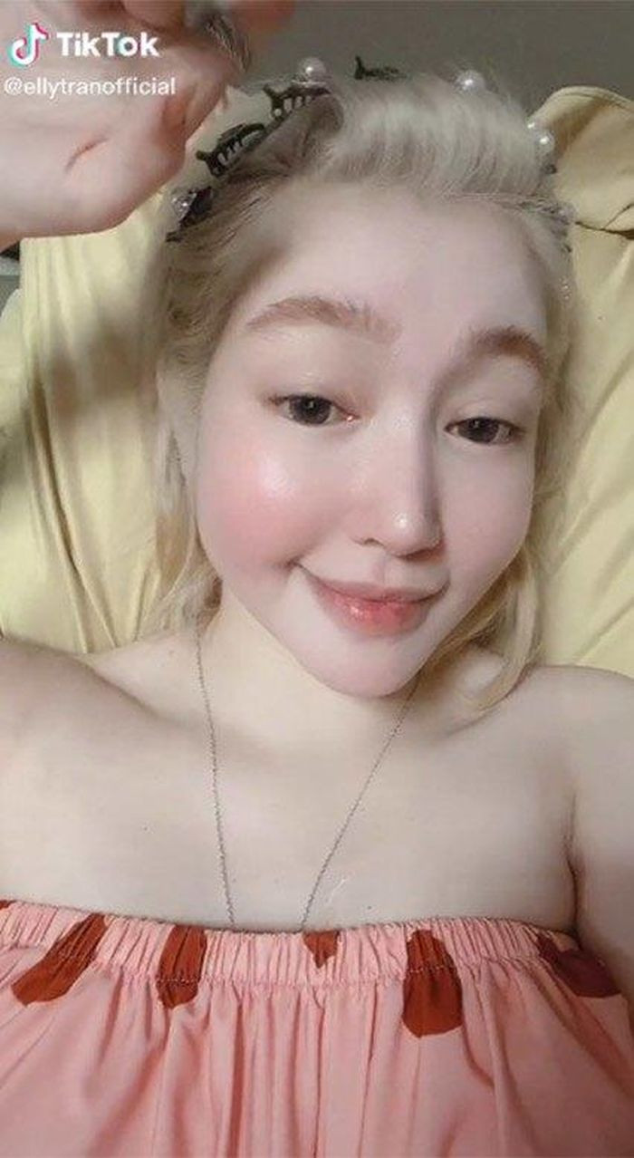 Có thể thấy, kể từ sau lùm xùm chuyện hôn nhân và tuyên bố quay lại hoạt động nghệ thuật, Elly Trần giờ đây luôn đầu tư cho những lần xuất hiện của mình trước công chúng.