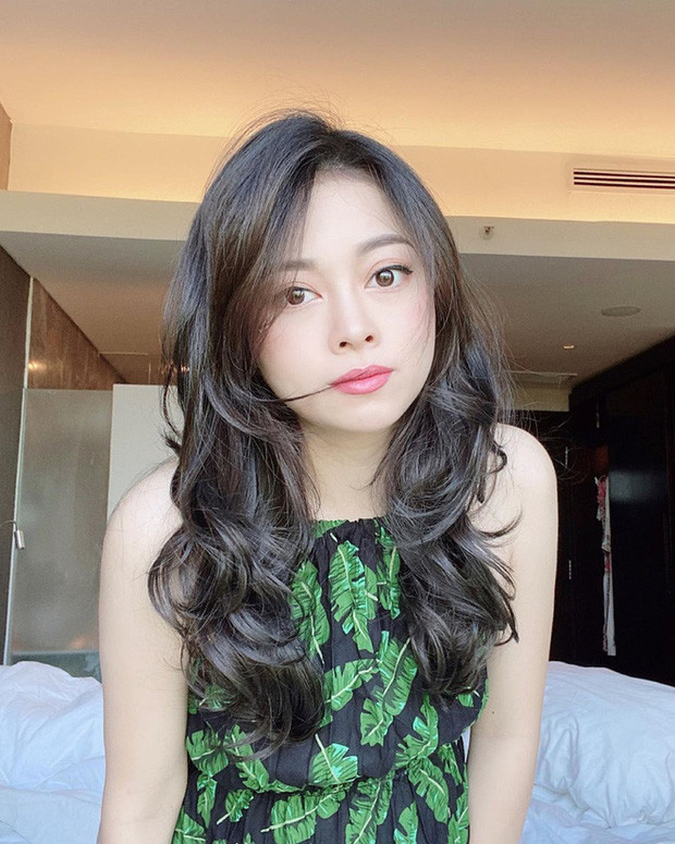 Nhắc đến Hằng Túi, ngoài việc được netizen gọi tên là một trong những hot mom đình đám Hà thành, cô còn là một người không ngại thể hiện quan điểm trên MXH.