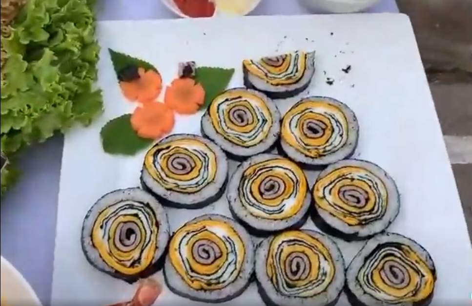 Được biết, đây là mâm cơm dự thi trong phong trào thi đua của các chú bộ đội.