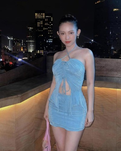 Để nâng cấp ngoại hình, Thúy Vi từng công khai nâng ngực nhưng sau đó lại tháo để chuyển sang size vừa với mình hơn.