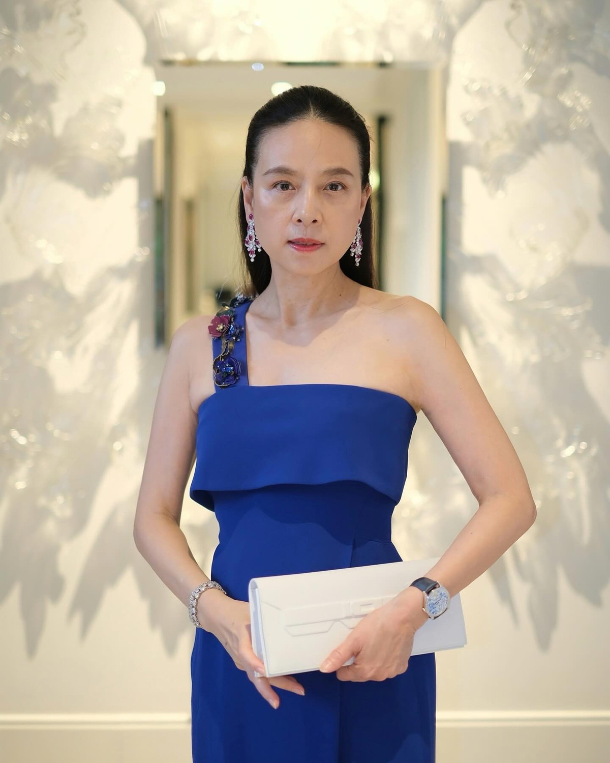 Ngoài chế độ sinh hoạt, ăn uống và chăm sóc từ bên ngoài, việc tập gym, chạy bộ, tập yoga... giúp Madam Pang sở hữu vóc dáng cân đối, làn da đẹp và cơ thể dẻo dai.