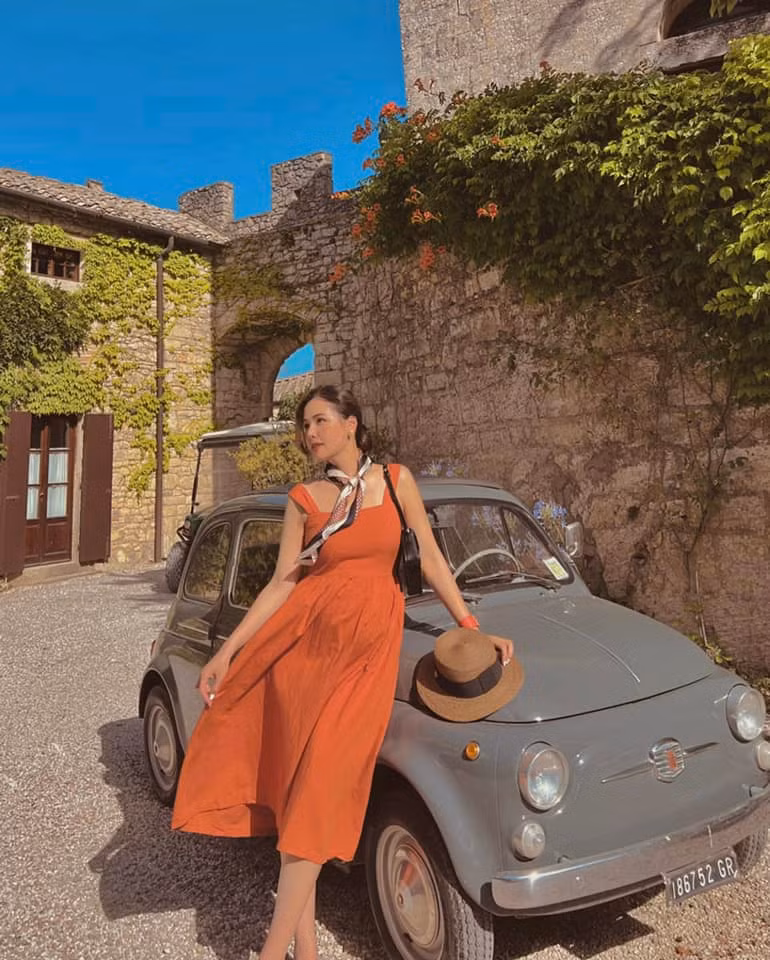 Dù ít tâm sự về đời sống hôn nhân, nữ diễn viên ngoài 30 tuổi vẫn được chồng cưng chiều.