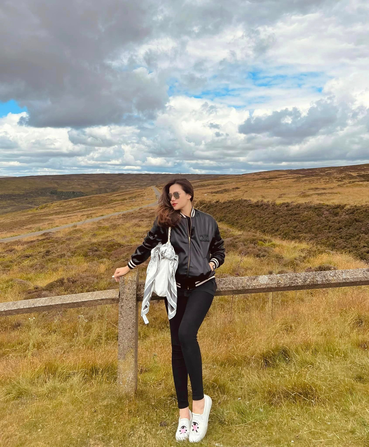 Khi mang bầu, Phanh Lee cũng được ông xã đưa đi du lịch khắp trời Tây. Tuy vậy, mẹ 2 con vẫn hiếm hoi chia sẻ hình ảnh cũng như những thông tin cá nhân của bạn đời.