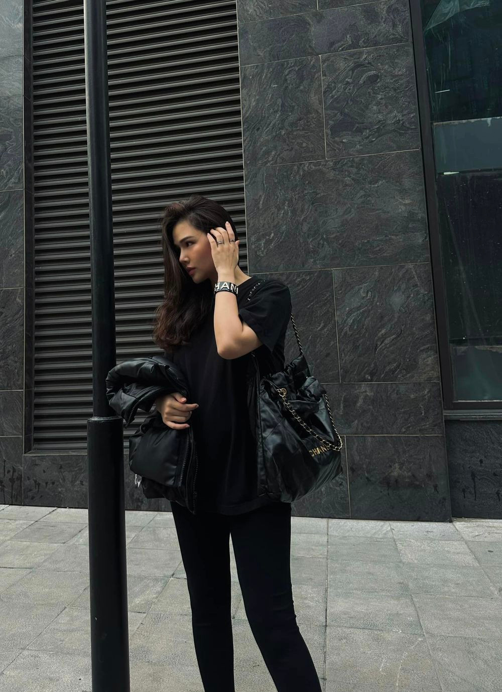 Sau lời tâm sự của Phanh Lee, netizen dành nhiều lời động viên cho người đẹp và khuyên cô nên tự tin vì vóc dáng hiện tại là niềm mơ ước của nhiều chị em.