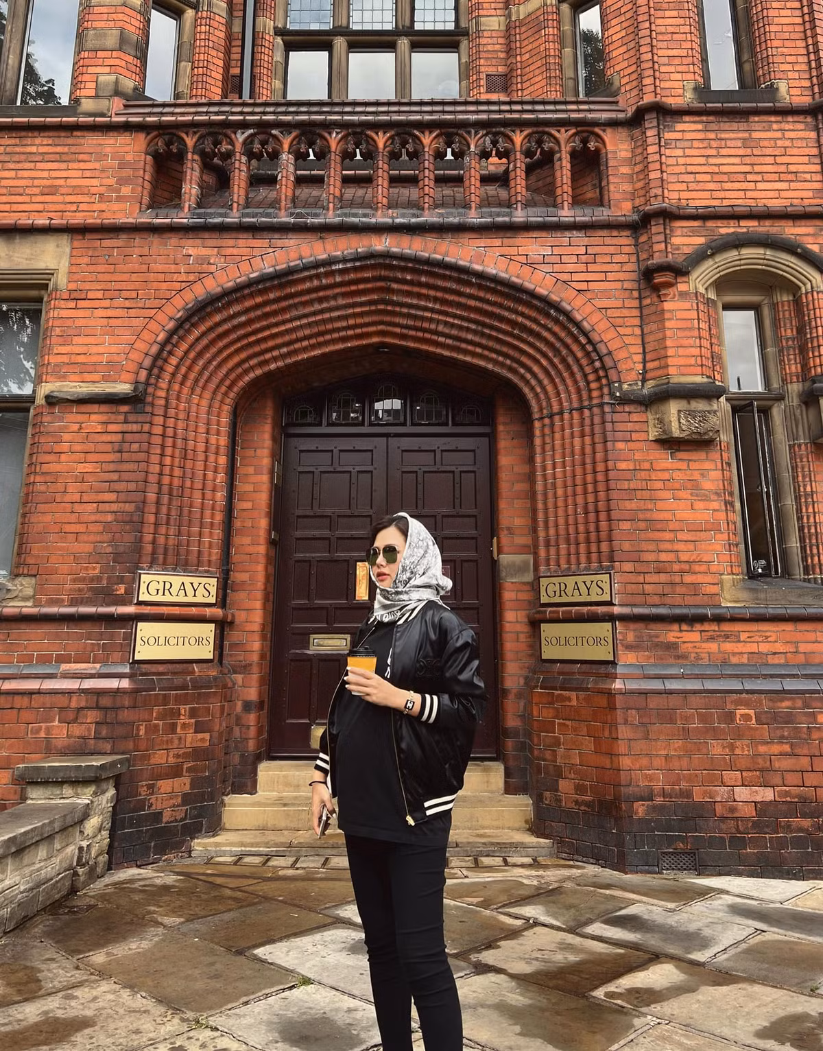 Trở thành phu nhân tập đoàn nghìn tỷ, Phanh Lee có cuộc sống hôn nhân sang chảnh, viên mãn khi chăm khoe biệt thự xịn sò, dùng đồ hiệu.