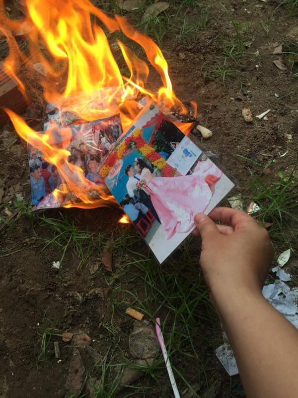 Trước những lời động viên xen lẫn tò mò của nhiều thành viên trên mạng, C.L trải lòng: "Vợ đẹp nhưng nết xấu thì cũng bỏ đi. Mình không có lỗi trong cuộc hôn nhân này".