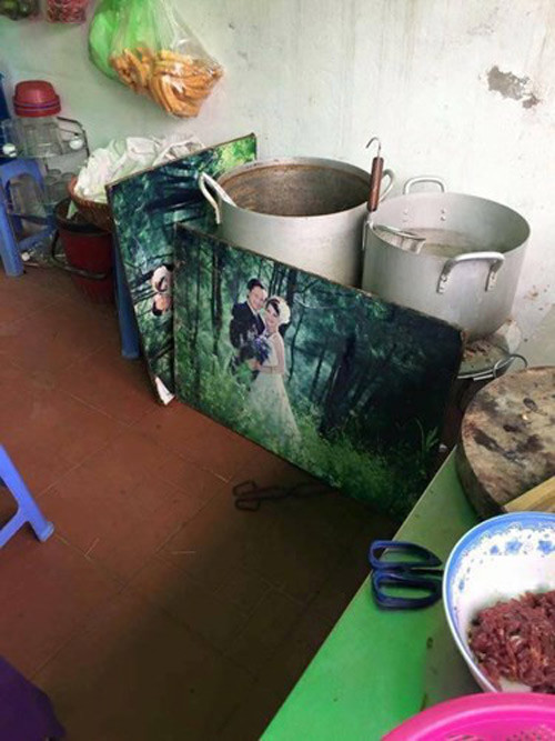 Thậm chí chúng còn trở thành vách ngăn bếp của nhiều hàng ăn...