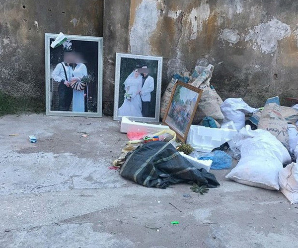 Trước đó, từng có rất nhiều những tình huống éo le khác khi ảnh cưới trở thành củi hay rác bất đắc dĩ.