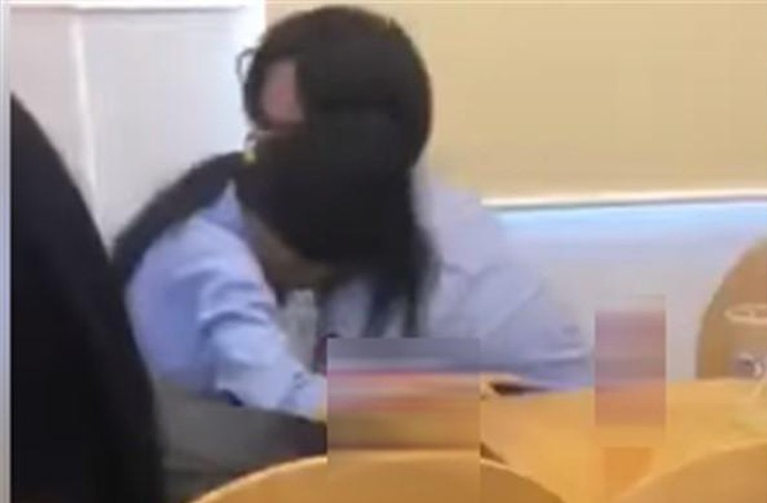 Cảnh sát Nam Úc đã biết về vụ việc nhưng không đưa ra bất kỳ cáo buộc nào trong giai đoạn này.