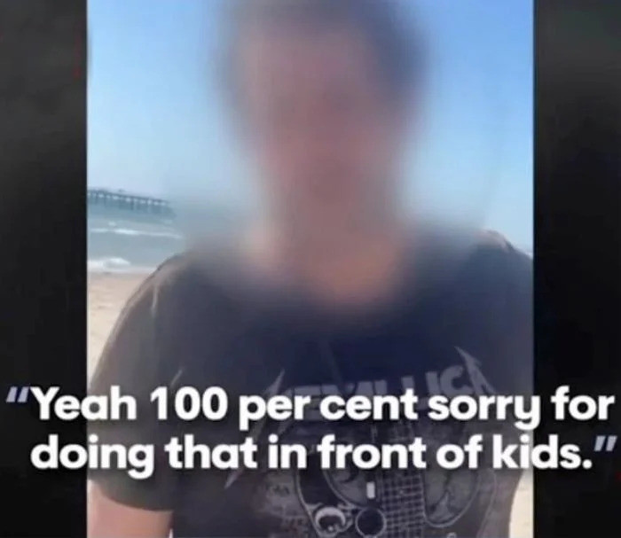 Vì quá nhức mắt trước màn "diễn cảnh nóng" của cặp đôi giữa nơi công cộng, nhiều người, trong đó có cả người quay clip đã yêu cầu cặp đôi dùng hành vi lại và xin lỗi mọi người.