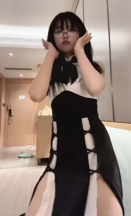 Không chỉ dễ thương và chơi game giỏi, Kimmyyoy còn rất yêu thích cosplay và dance cover.