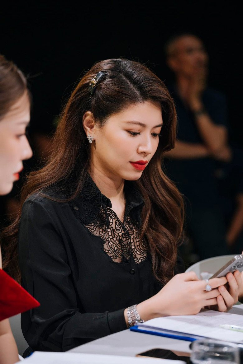 "Có cách để mình làm việc nhanh hơn, chính là dựa vào những điều đã được đúc rút từ rất lâu trong các giáo trình. Nếu biết những đúc rút đấy từ sớm thì việc áp dụng vào cuộc sống không mất nhiều thời gian nữa. Chưa kể nó có thể giúp mình hạn chế bớt những rủi ro sẽ gặp phải do không lường trước" - Dương Ngọc Trinh cho biết.