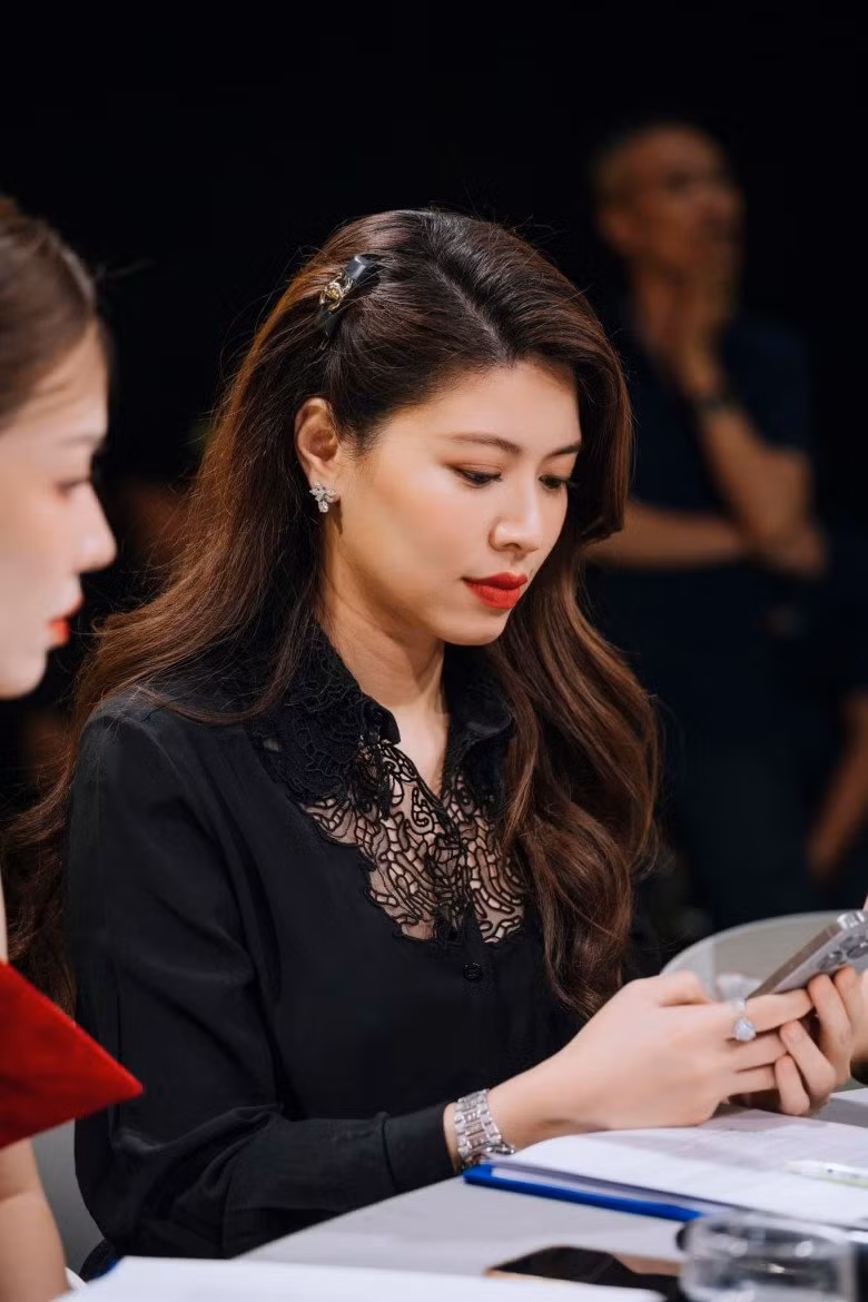 "Có cách để mình làm việc nhanh hơn, chính là dựa vào những điều đã được đúc rút từ rất lâu trong các giáo trình. Nếu biết những đúc rút đấy từ sớm thì việc áp dụng vào cuộc sống không mất nhiều thời gian nữa. Chưa kể nó có thể giúp mình hạn chế bớt những rủi ro sẽ gặp phải do không lường trước" - Dương Ngọc Trinh cho biết.