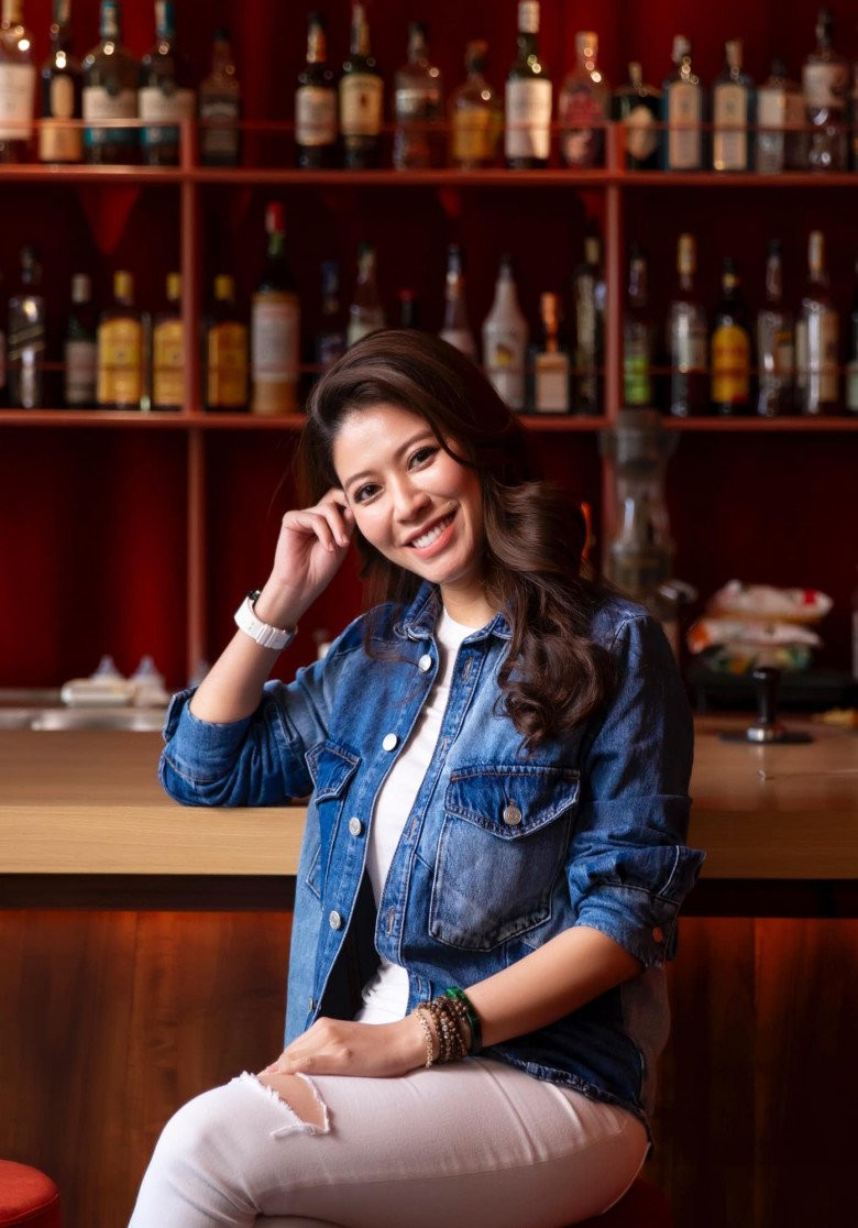 MC Ngọc Trinh xuất hiện trong chương trình Chapter 0 với vai trò khách mời. Tại đây, người đẹp đã chia sẻ những câu chuyện thú vị xoay quanh việc trau dồi nguồn vốn con người, làm thế nào để có những kỹ năng kinh doanh chuyên nghiệp được đúc kết bởi trải nghiệm của những người thành công.