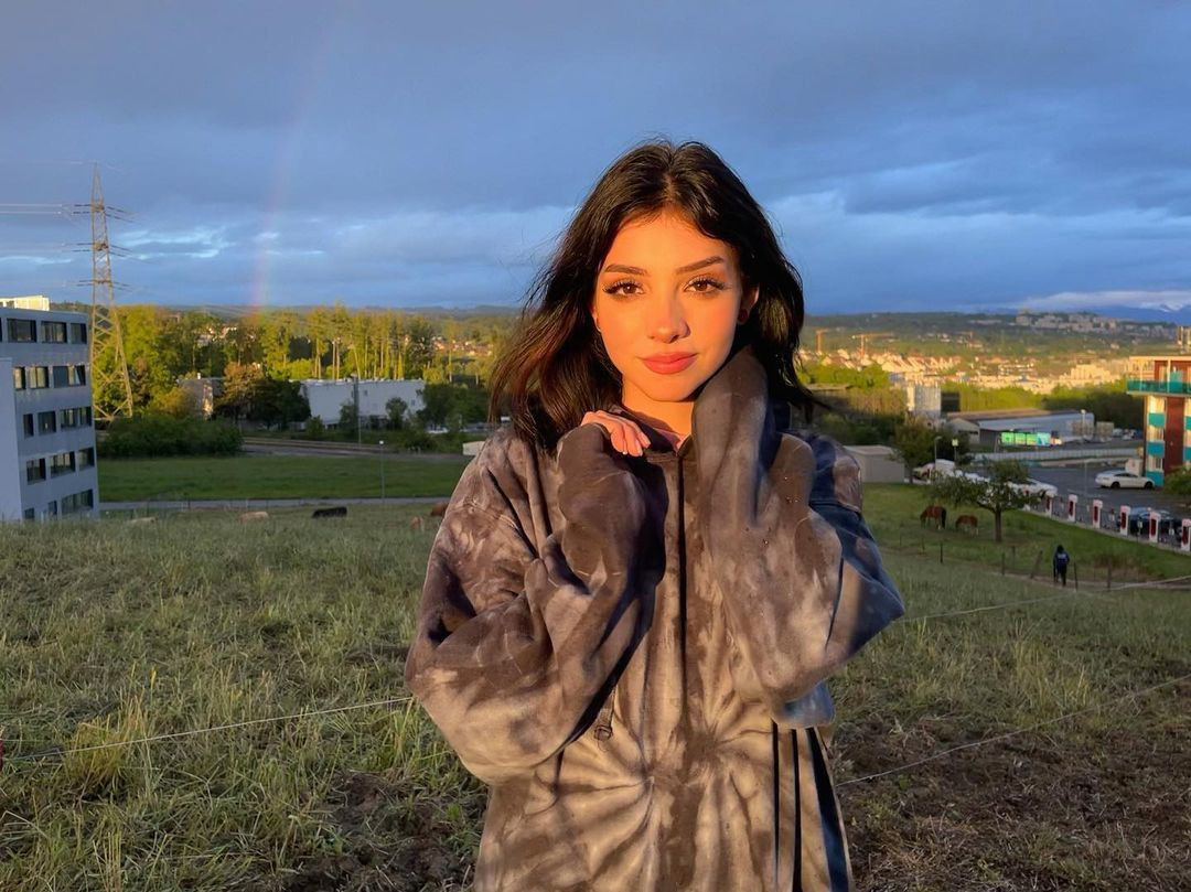 Valentina Acosta Giraldo lấn sân sang lĩnh vực người mẫu quảng cáo sau khi nổi tiếng.