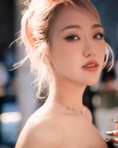 Một thời gian sau, Quỳnh Anh và người yêu cũng chia tay. Quỳnh Anh bộc bạch: "Trong suốt quá trình bọn em quen nhau, em luôn có cảm giác mình chưa bao giờ là sự ưu tiên trong cuộc sống của người ta. Hầu như 99% các buổi hẹn hò sẽ là anh ấy ngồi làm việc và em ngoan ngoãn ngồi cạnh".