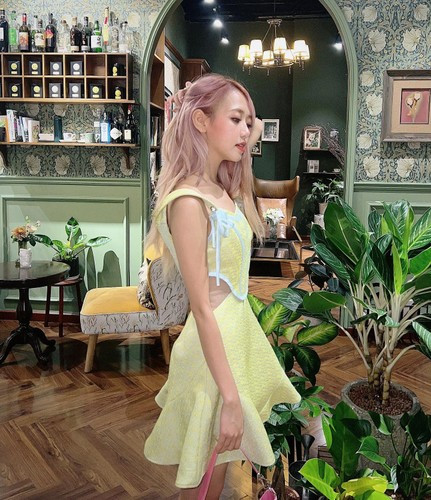 Lúc đó, Quỳnh Anh quyết định đón taxi về, nhưng không may gặp phải tài xế có ý đồ không tốt. Va phải tình huống nguy hiểm này, nàng hot girl liên tục trấn an bản thân cố gắng không hoảng sợ để đảm bảo an toàn.