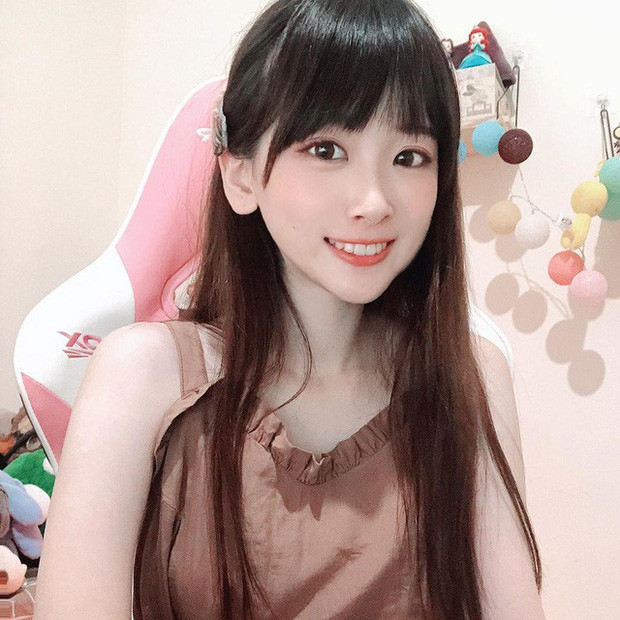 Cụ thể, nữ streamer xứ Trung cho biết muốn làm bạn trai của cô các chàng trai cần phải là một game thủ thực thụ và chơi game giỏi hơn cô.