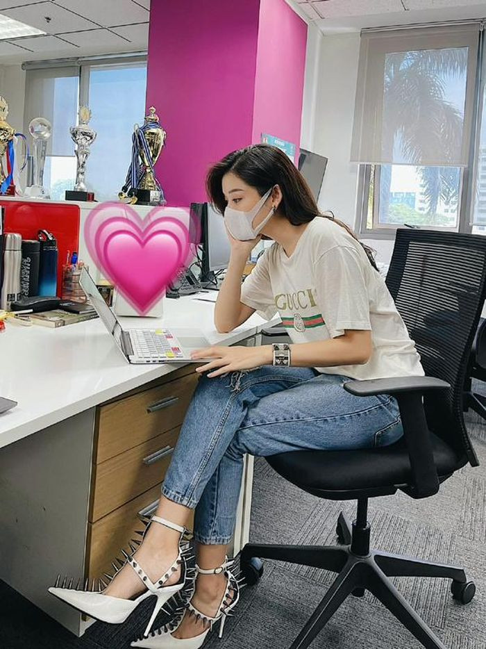 Nói về công việc hiện tại, Huyền My chia sẻ: "Có lẽ tình yêu bóng đá tôi được truyền từ bố mình. Thêm vào đó, cách đây 2 tháng tôi được mời làm khách mời cho một chương trình liên quan đến trận chung kết cúp C1. Đó cũng là cơ duyên khiến tôi nhận lời làm MC cho chương trình My Club của K+"