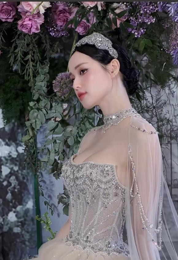 Có thể thấy, qua bao năm, nàng cựu hot girl vẫn giữ được phong độ nhan sắc khó ai sánh bằng.