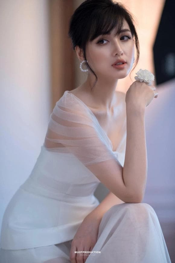 Trong suốt nhiều năm nay, kể từ thời điểm quyết định gia nhập showbiz, cái tên Tâm Tít đã không còn quá xa lạ với khán giả trẻ. Từng có thời gian, cô nàng trở thành một trong những hot girl có lượng fans đông đảo nhất nhì Vbiz.