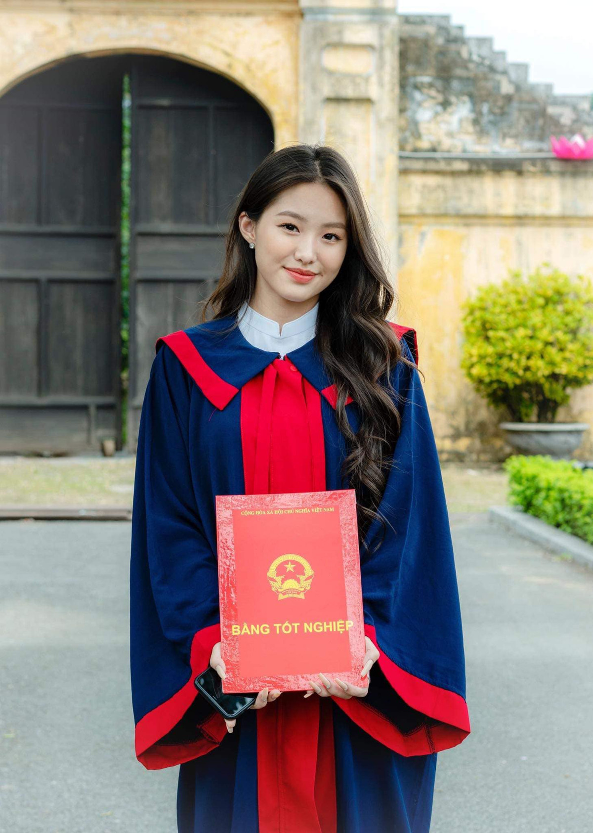 Dễ dàng thấy, khi đứng cùng bạn bè đồng trang lứa, Huệ Anh có phần cao vượt trội hơn hẳn. Tuy nhiên, cô không có ý định tham gia thi đấu thể thao chuyên nghiệp mà chỉ chơi để rèn luyện sức khỏe và thỏa mãn niềm đam mê của bản thân.