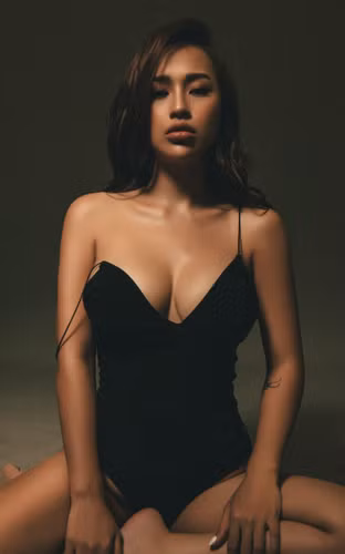 Đặc biệt, DJ Tít rất chăm đi du lịch và cho ra đời bộ sưu tập bikini cực kì mướt mát.