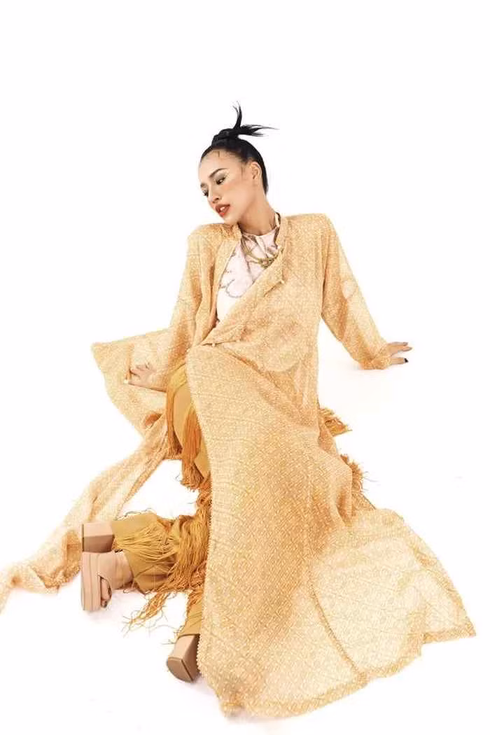 Ngoài tài năng, nữ DJ xinh đẹp còn khiến mọi người trầm trồ bởi nhan sắc xinh đẹp, body gợi cảm dù đã là mẹ 2 con.