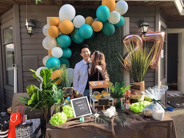 Bạn trai quen qua mạng của Sarah được đánh giá là chàng trai có ngoại hình ưa nhìn, nụ cười tươi và vóc dáng cao ráo.