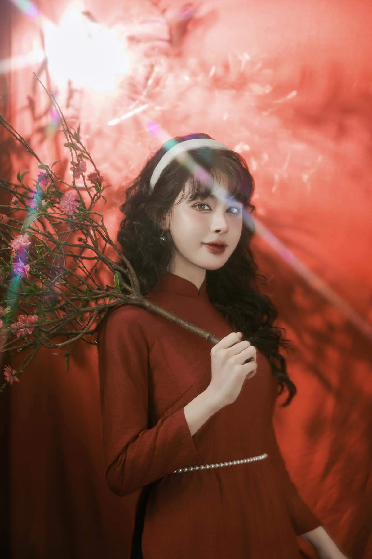 Trên tài khoản Instagram, đây là Bích Hạnh duy nhất không liên quan đến thể thao được Văn Thanh theo dõi.