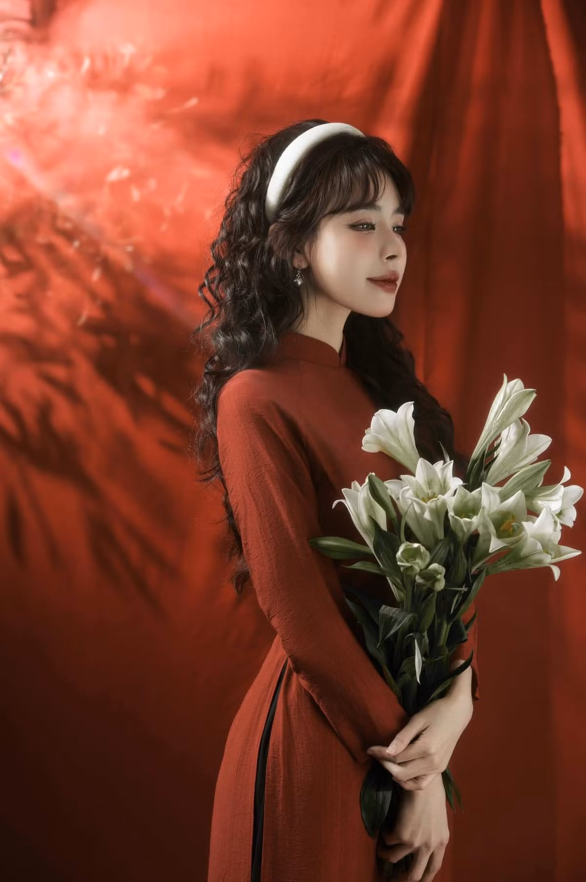 Trần Bích Hạnh (sinh năm 1993, quê Nam Định) được mệnh danh là "hot girl phòng gym", "nữ thần phòng gym" nhờ sở hữu body đẹp như tượng tạc. Cô nàng từng "gây sốt" với câu chuyện "lột xác" ngoại hình một cách ngoạn mục.